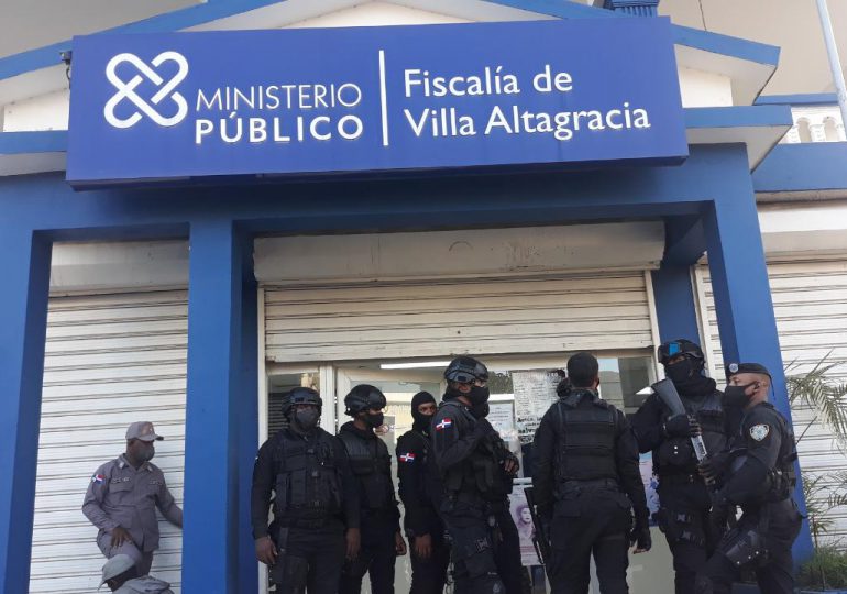 Ministerio Público interroga a policías mataron pareja  cristiana en Villa Altagracia