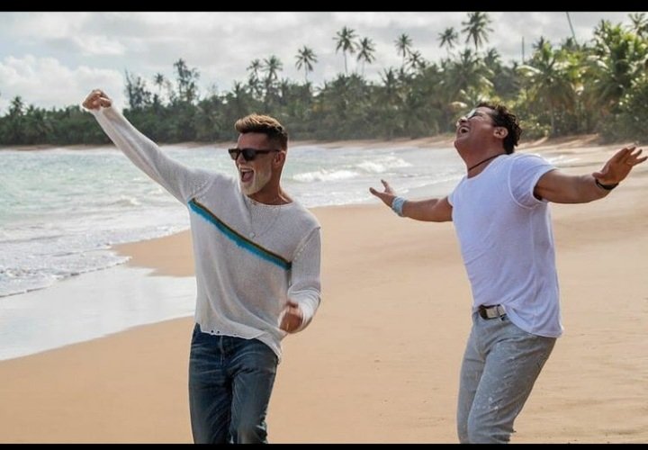 Ricky Martin y Carlos Vives estrenan colaboración “Canción bonita”