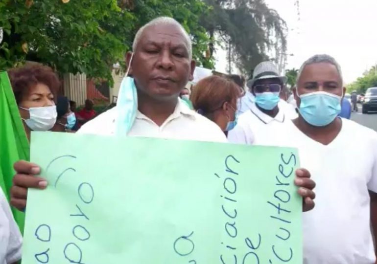 Agricultores exigen libertad de Leonardo Faña y reposición en el cargo