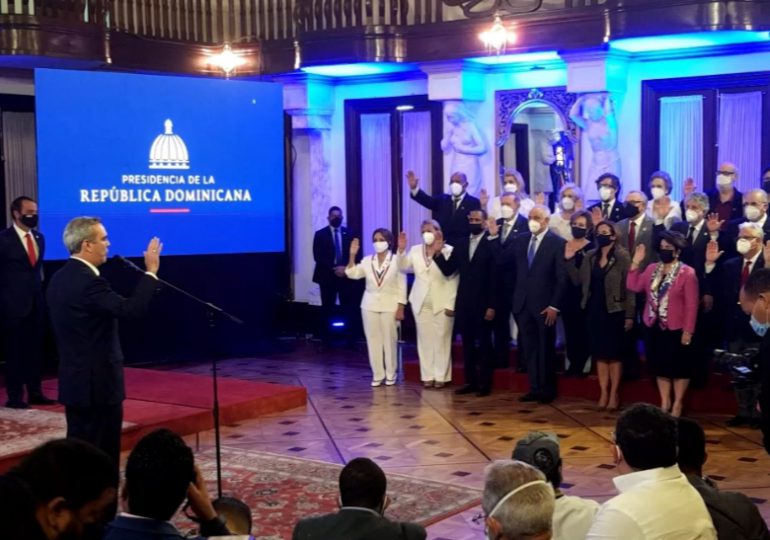 Abinader juramenta Comité Gestor de Voluntariado de Instituciones Públicas