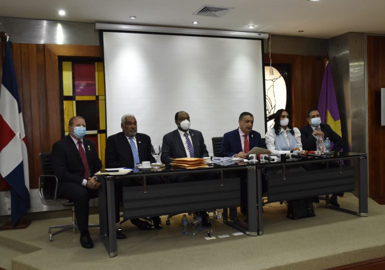 Diputados y miembros del Comité Político del PLD en contra de limitar pruebas PCR