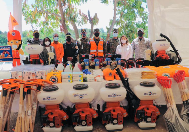 Donan herramientas de rescate a la Defensa Civil de La Ciénaga y Los Guandules en prevención a la temporada ciclónica