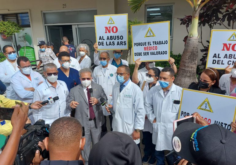 VIDEO | Médicos de SFM, La Vega y Puerto Plata paralizan clínicas privadas en contra de las ARS