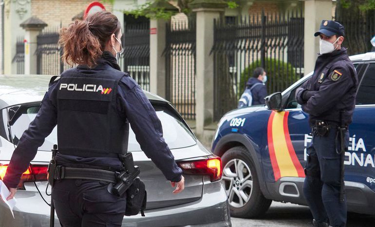 Detienen un hombre en España por infectar a 22 personas con COVID-19