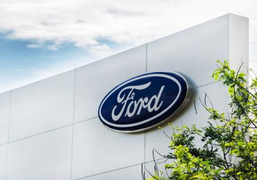 Ford deberá reducir a la mitad producción del 2T  por escasez de semiconductores