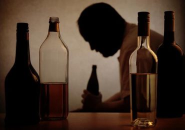 Muere otro hombre tras consumir alcohol adulterado en Navarrete