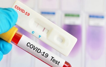 Exigen prueba de COVID-19 para entrar a los EE.UU. aunque viajeros estén vacunados