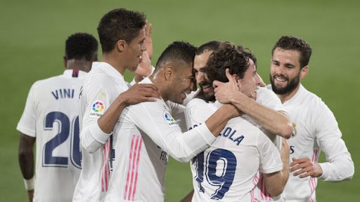 El Real Madrid se coloca líder provisional tras ganar 3-0 al Cádiz