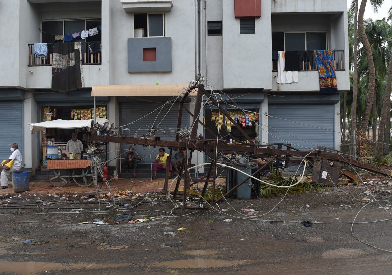 VIDEO |  65 desaparecidos y 55 muertos por el paso del ciclón Tauktae en India