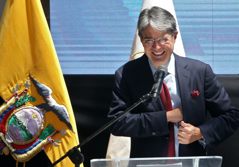 Guillermo Lasso asume la presidencia para sellar giro de Ecuador a la derecha