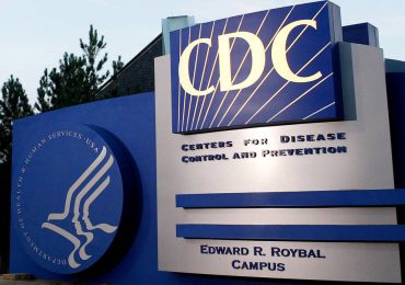 Los CDC admiten que calcularon mal el riesgo de transmisión de Covid al aire libre; dicen que es el 1% o menos