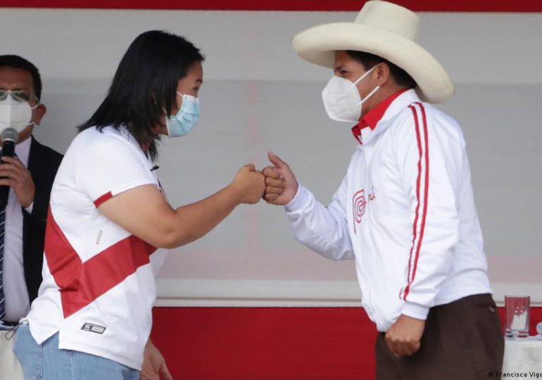 Castillo y Keiko se enfrentan en debate a una semana de balotaje en Perú