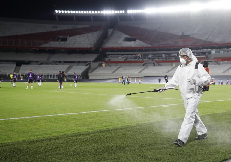 Suspenden fútbol por ola de Covid en Argentina, sede de Copa América