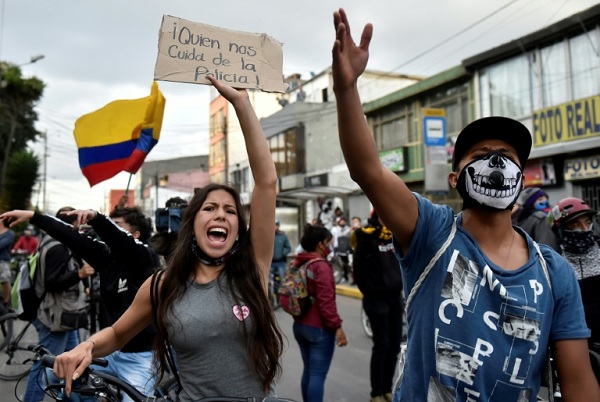 Protestas contra violencia policial desatan caos al sur de Colombia