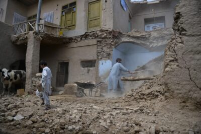 Al menos 25 muertos y 52 heridos en explosión cerca de escuela afgana