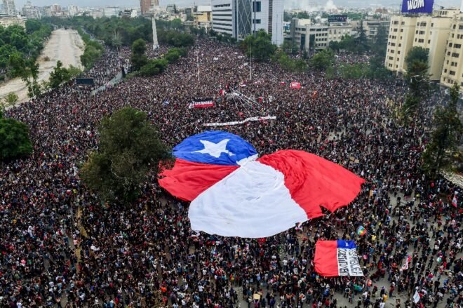 Mantener el sistema o más derechos sociales: las visiones de los constituyentes en Chile