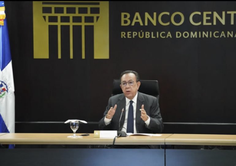 Economía dominicana creció un 47.1 % en abril, informa gobernador del Banco Central