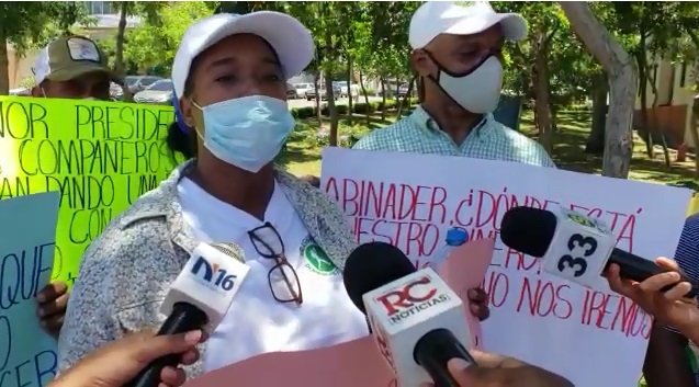 VIDEO | Exempleados de Medio Ambiente, protestan frente al Palacio Nacional por sus prestaciones laborales