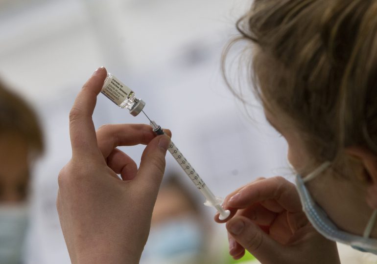 Gobierno danés brega por reutilizar vacunas de J&J y AstraZeneca