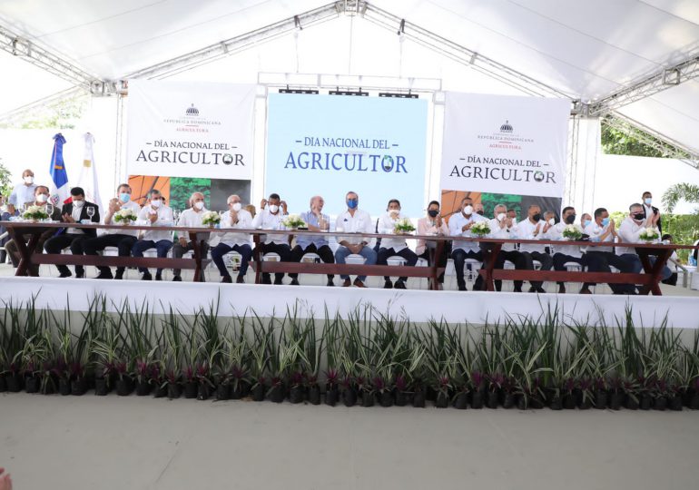 VIDEO | Abinader encabeza acto del Día del Agricultor y reconoce miembros del sector