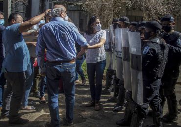 Nicaragua retiene a periodistas que cubrían allanamiento a medio opositor