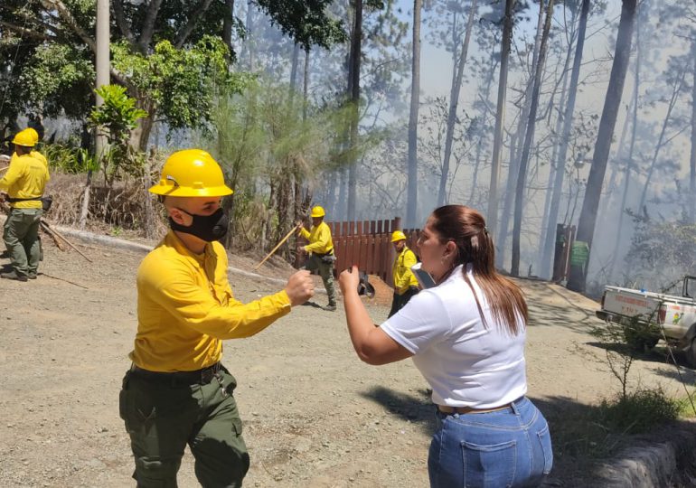 VIDEO | Reportan voraz incendio en la comunidad Estancita de Jarabacoa