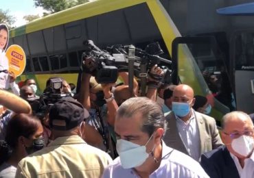 Video | Comité Político llega en un bus al puerto de Sans Souci
