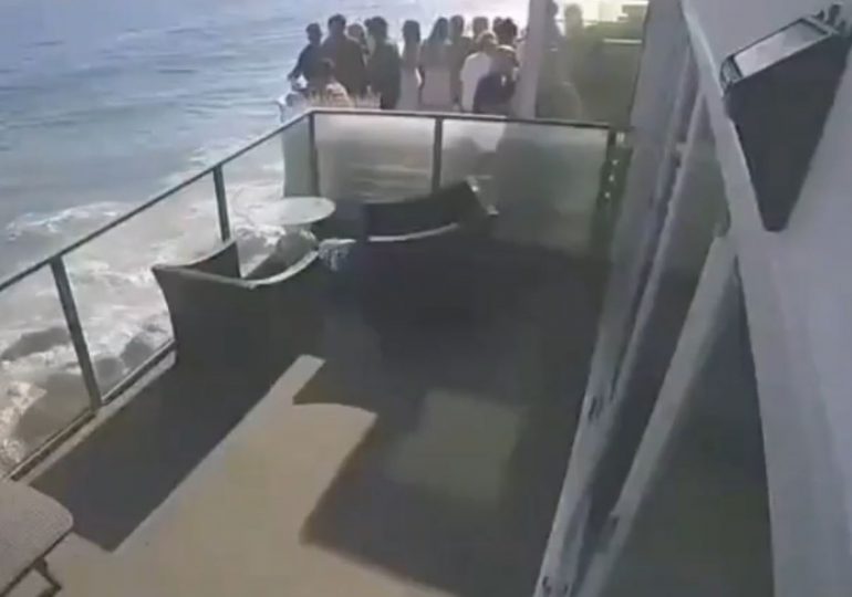 Video | Balcón se derrumba en California, hiriendo al menos siete personas