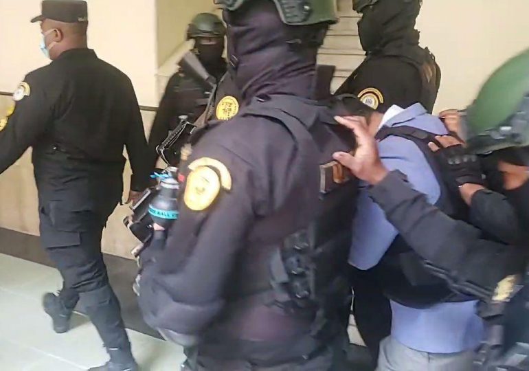 VIDEO | Raúl Alejandro Girón es trasladado al Palacio de Justicia bajo un estricto sistema de seguridad