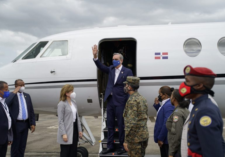 Presidente Abinader viajó a Ecuador este domingo a toma de posesión de Gillermo Lasso