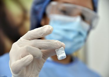 Piden al Gobierno diga hallazgos científicos que validen una tercera dosis de la vacuna