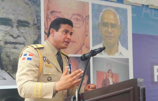 Adán Cáceres: ningún militar está obligado a obedecer una orden que contraponga los parámetros éticos