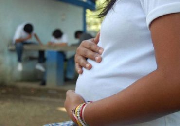 Educación sexual y anticonceptivos gratis para frenar embarazo precoz en Venezuela