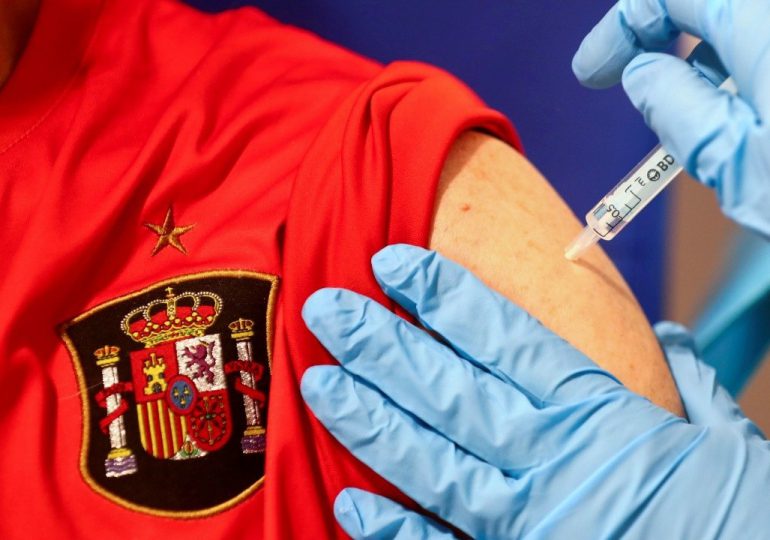 España dejará entrar desde el 7 de junio a "todas las personas vacunadas" del mundo