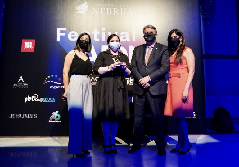Guadalupe Dipré recibe el Premio al Mejor Corto Iberoamericano de la XIX edición del Festival ADN