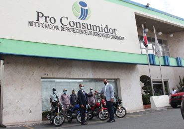 Director de Pro Consumidor dona su sueldo para comprar motocicletas para la institución