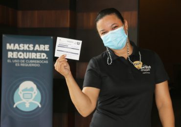 Hard Rock Hotel & Casino Punta Cana aplica a sus empleados primera dosis de la vacuna Covid-19