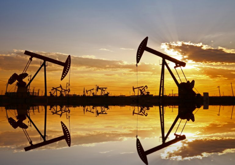 Petróleo pierde 3% tras suba de reservas en EEUU