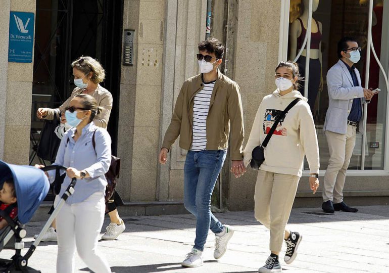 La mascarilla ya no es obligatoria en las calles españolas, pero la prudencia es de rigor