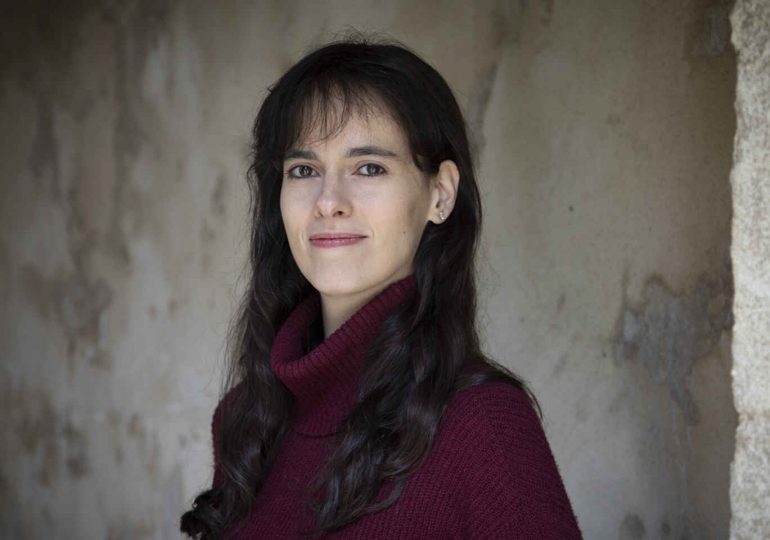Carissa Véliz: "Regalando privacidad construimos la arquitectura para una dictadura imbatible"