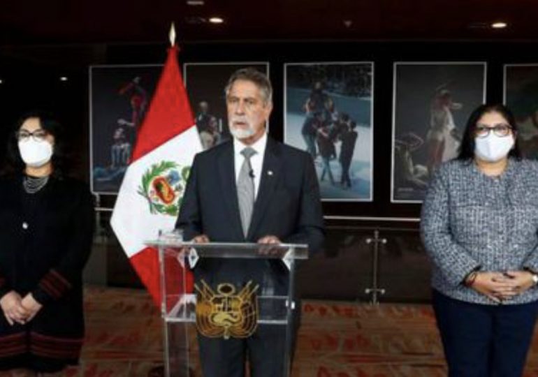 Presidente de Perú rechaza carta de militares que sugieren golpe de Estado