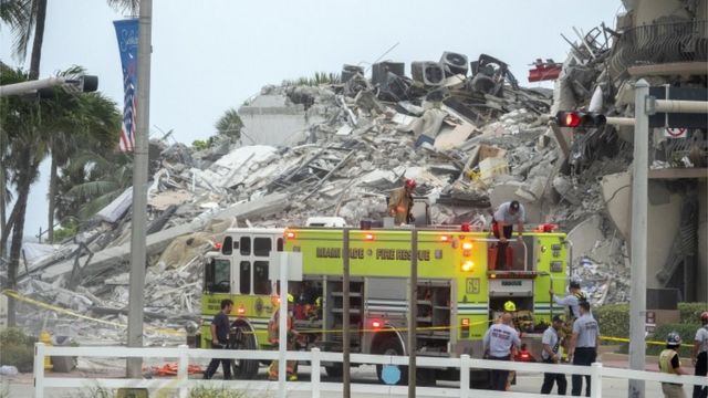 Al menos cuatro muertos y 159 desaparecidos en derrumbe de edificio en Florida