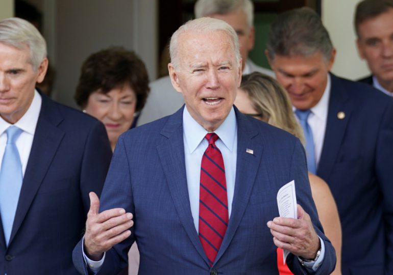 Biden anuncia acuerdo sobre infraestructura tras reunión con senadores