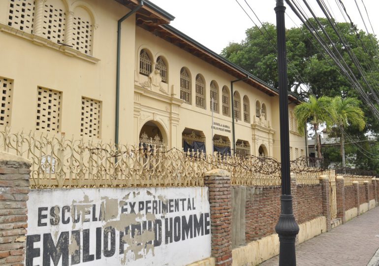 Minerd concluirá plazo remozamiento Escuela Emilio Prud Homme
