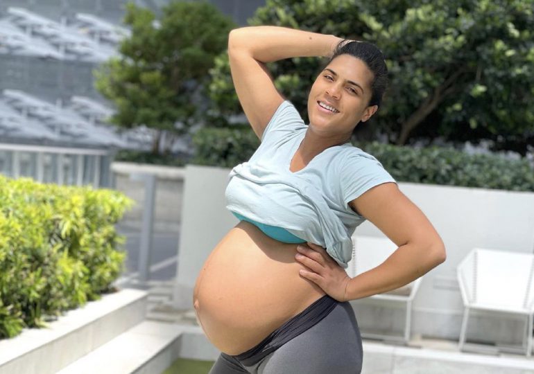 Embarazadas posan con sus barrigas en las redes y Carlos Batista lo crítica