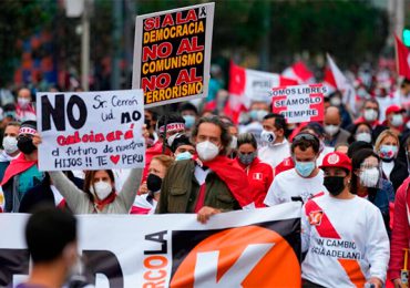 Fujimoristas piden "nuevas elecciones" en Perú y seguidores de Castillo que lo proclamen ganador