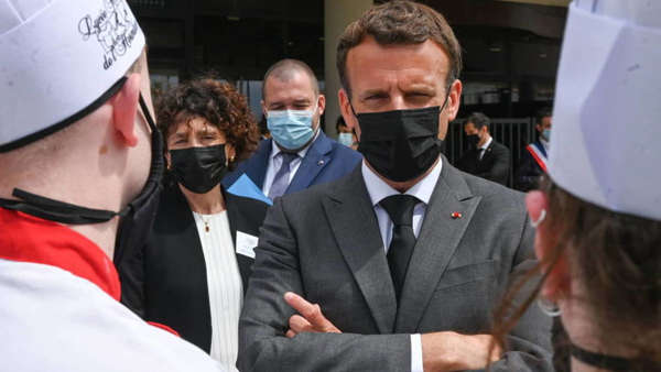 Hombre que abofeteó al presidente francés condenado a cuatro meses de prisión