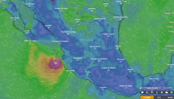 Huracán Enrique avanza en paralelo a la costa del Pacífico de México