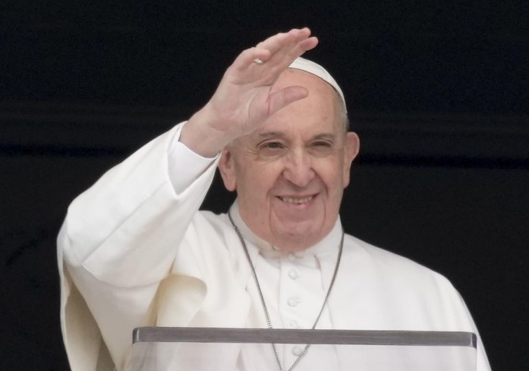 Papa escribe carta de apoyo al jesuita que defiende al colectivo LGBT