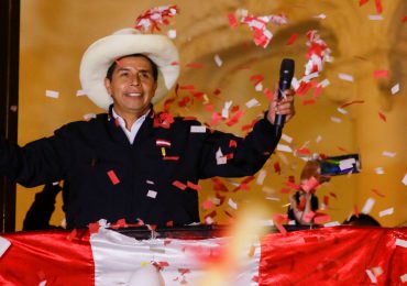 Pedro Castillo se da ganador al ampliarse su ventaja en escrutinio en Perú
